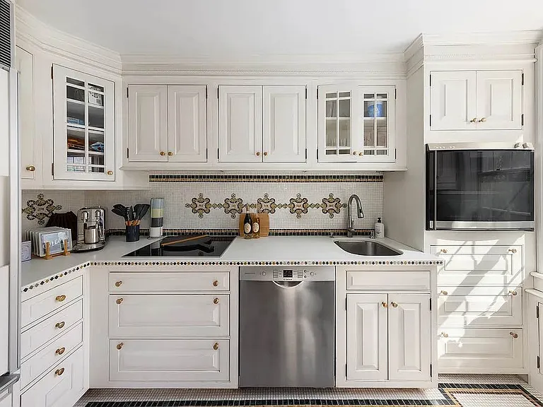159 W 13th St #4 — Photo 3