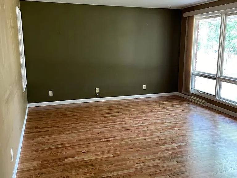2638 Clark Ave — Photo 7
