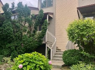 3562 N Willow Ct, Bettendorf, IA 52722