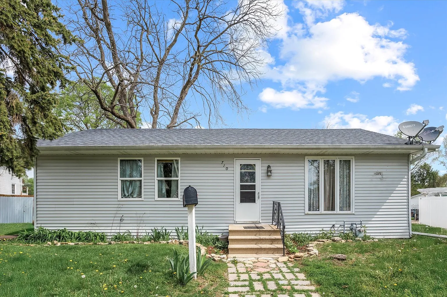 710 Bremer St photo 1