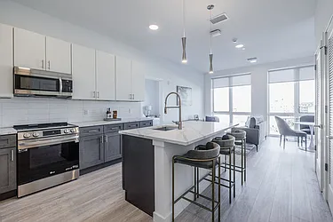 1332 Clinton Street, #601