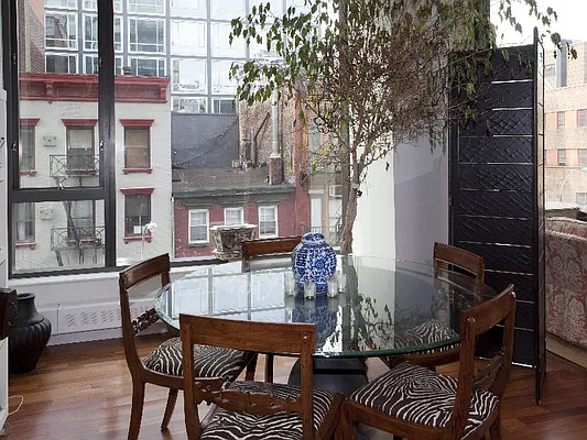 Sold by Sotheby's International Realty | media 1