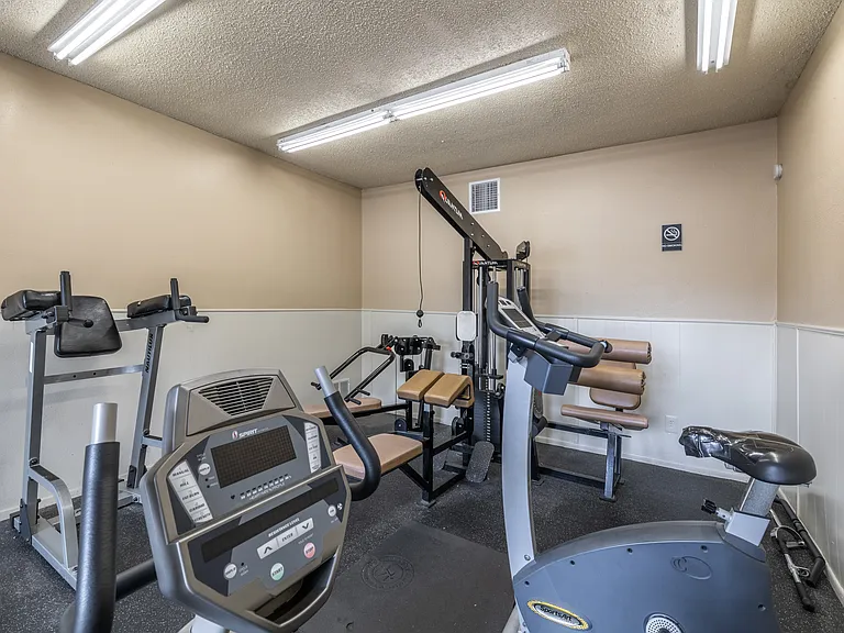 Doral Club Apartments — Photo 21