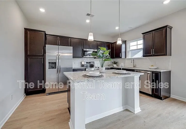 113 Fenway St — Photo 11