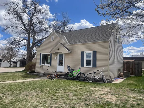 301 W 11th St, Cozad, NE 69130