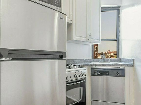 3rd image of 259 Bleecker St APT 26