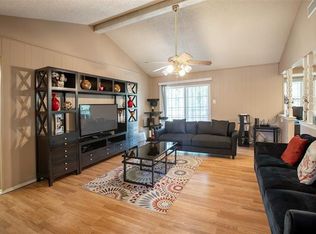 7637 Acapulco Rd, Fort Worth, TX 76112