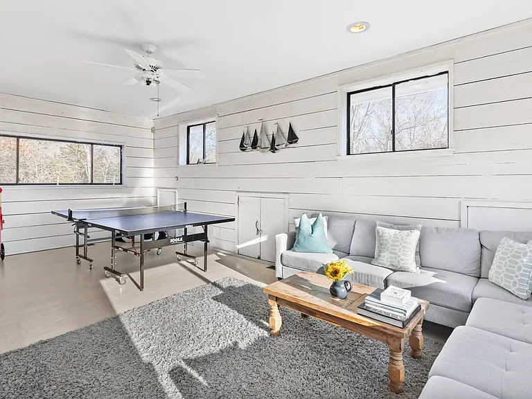 76 Manor Ln S — Photo 17