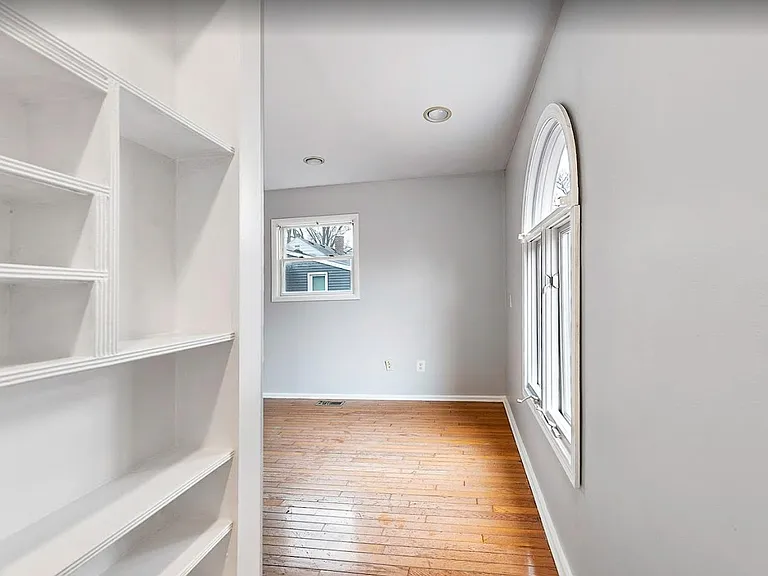 15860 Lexington St — Photo 7