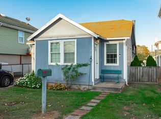 926 S 5th St, Lindenhurst, NY