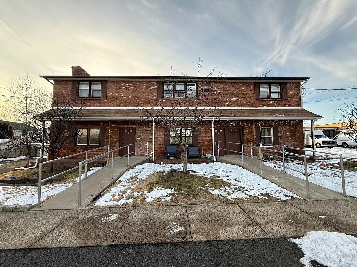 Building Photo - 158 N 8th St