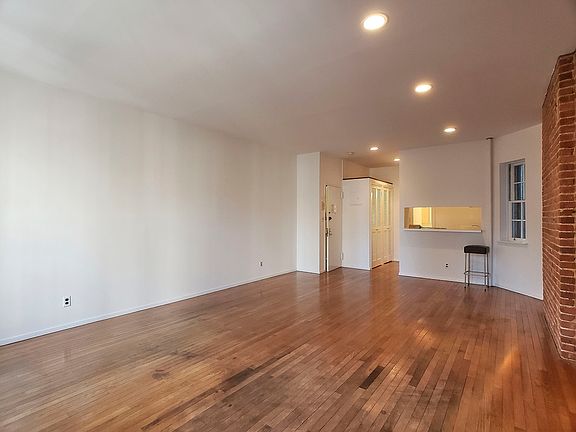 4th image of 1590 2nd Ave APT 3RN