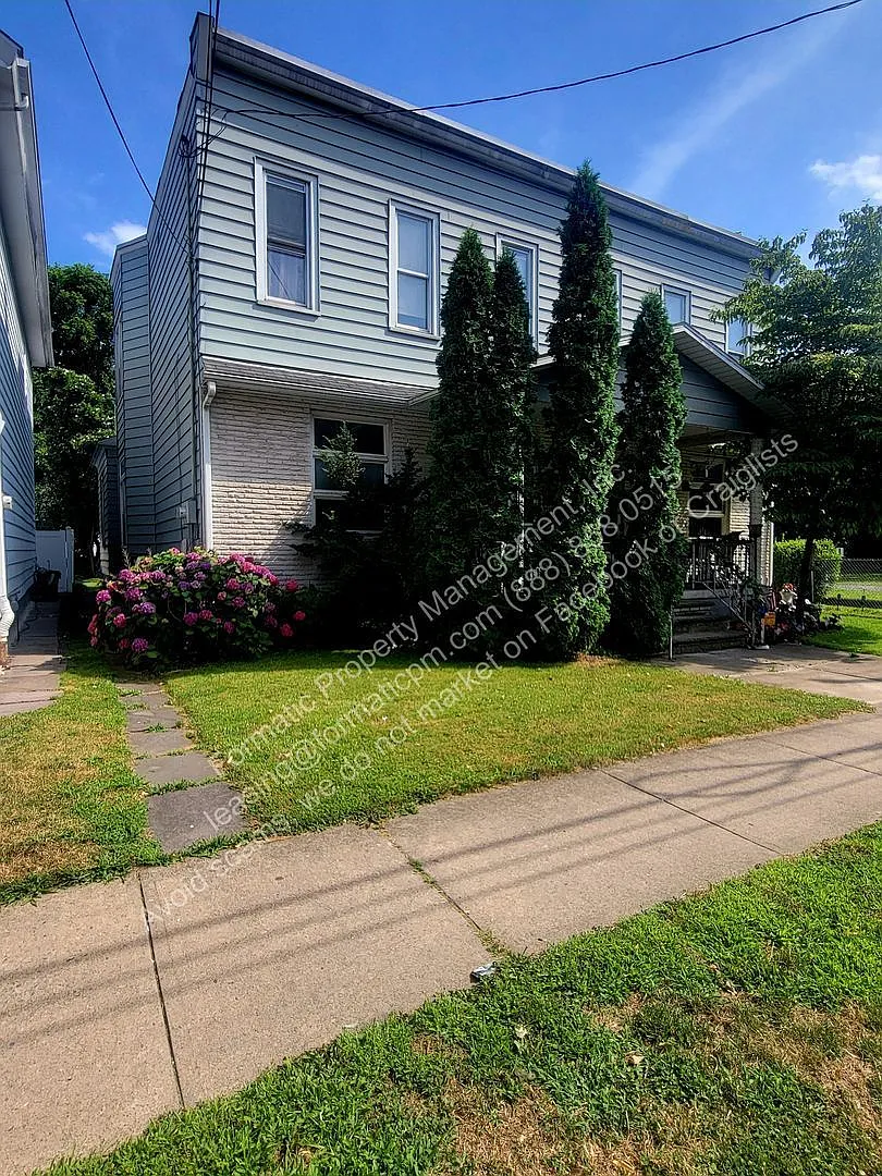 Building Photo - 166 W River St #2