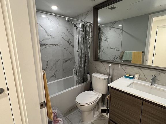 5th image of 10626 City Pkwy #1104