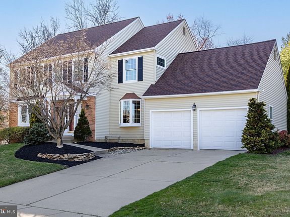 3rd image of 9 Country Squire Ln