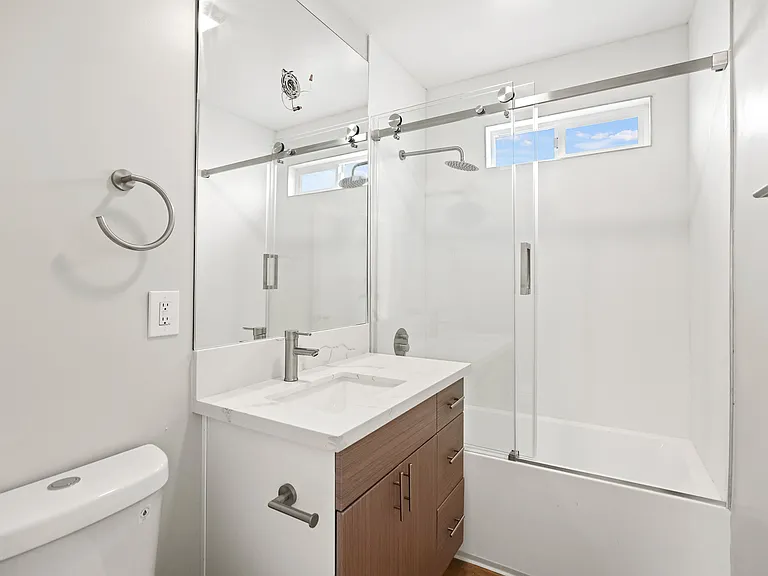 1352 W 36th St #B — Photo 8