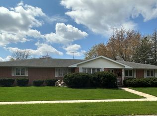 302 Northknoll Dr, Rochelle, IL 61068