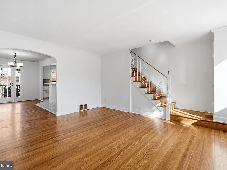 1108 Cobbs St — Photo 2