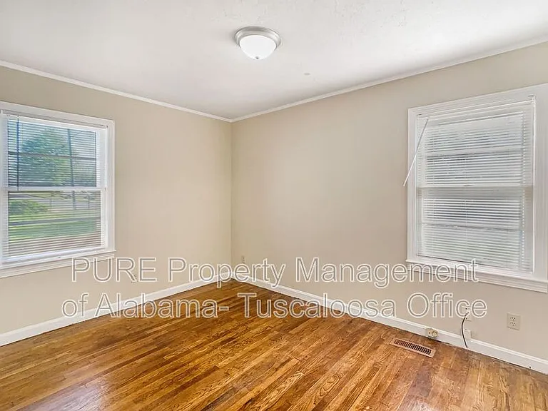 322 20th St E — Photo 13