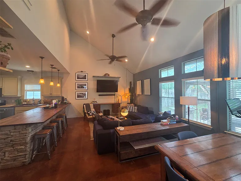 408 W Croslin St — Photo 4