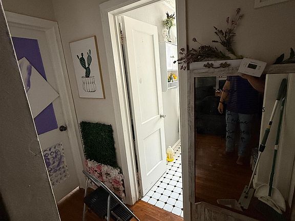 4th image of 655 S Quentin St