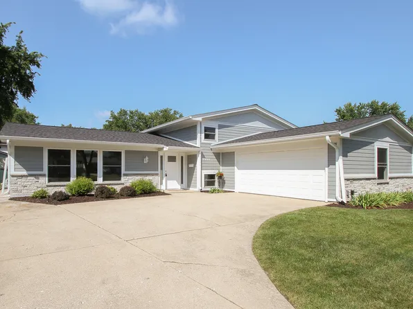 7934 Kensington Ln, Hanover Park, IL 60133