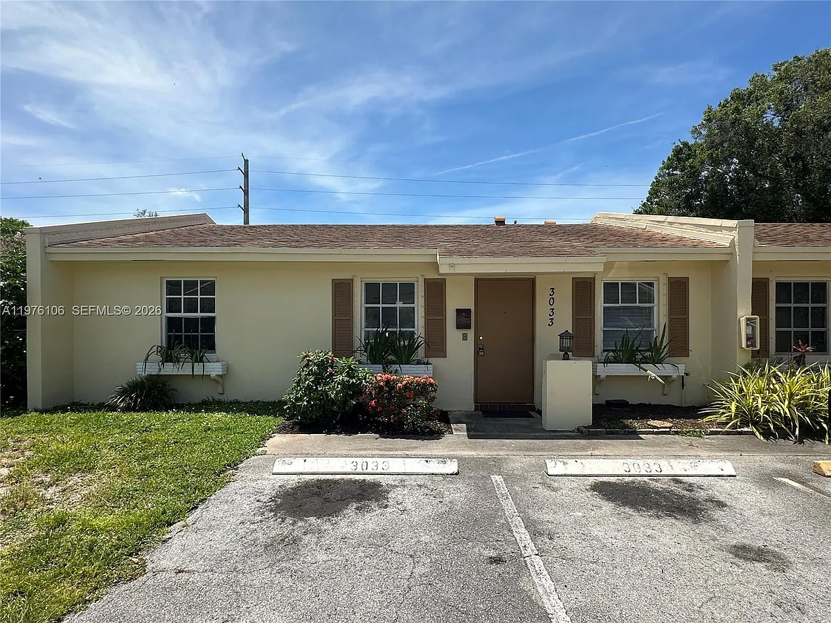 Building Photo - 3033 NW 68th St #12E