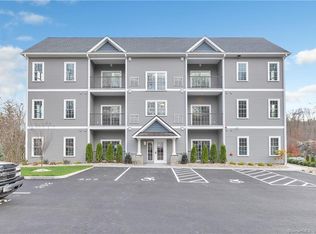 309 Bridgeport Ave #307, Shelton, CT 06484
