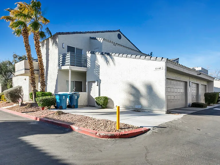 # Guardian Realty 6250 W Flamingo Rd Apt 55 Las Vegas Condo Rental Front of building garage_02062020