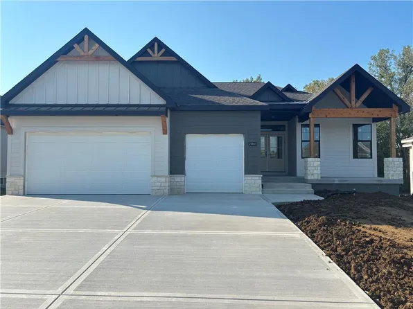 20041 W 226th Ter, Spring Hill, KS 66083