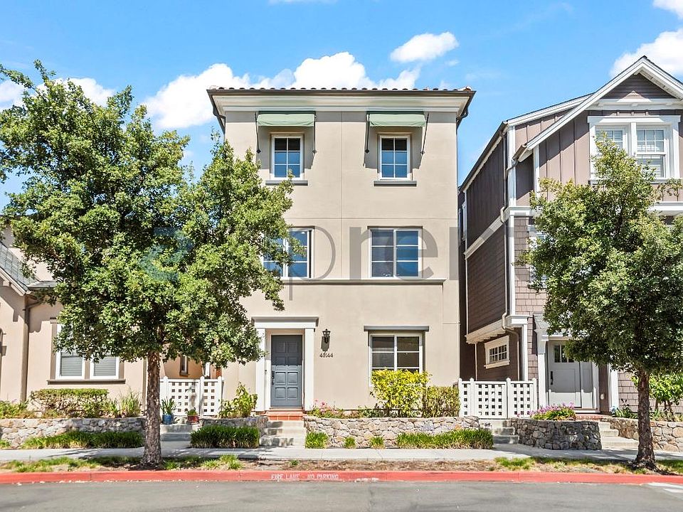 1st image of 43144 Calle Sagrada