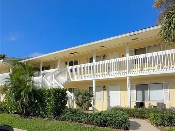 4629 Bayshore Dr APT J7, Naples, FL 34112
