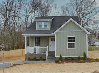 904 W 5th St, Dickson, TN 37055