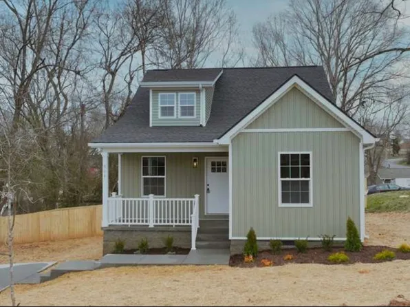904 W 5th St, Dickson, TN 37055
