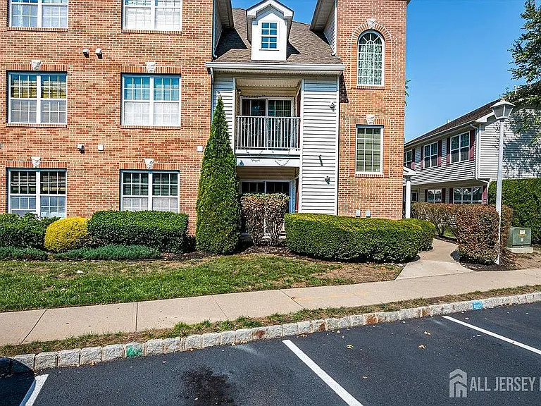 1073 Morning Glory Dr — Photo 9