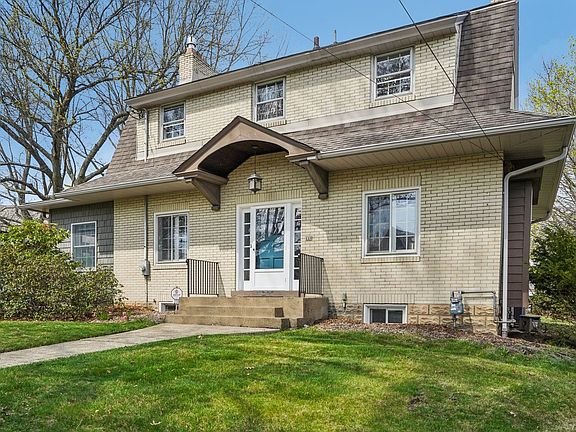 3rd image of 220 Newburn Dr
