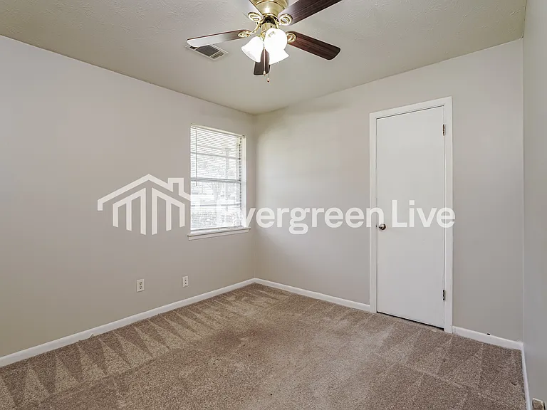 524 Sandy St — Photo 11