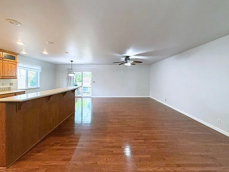 3 bed, 2.0 bath, 1713 sqft, $2,795 — Photo 4