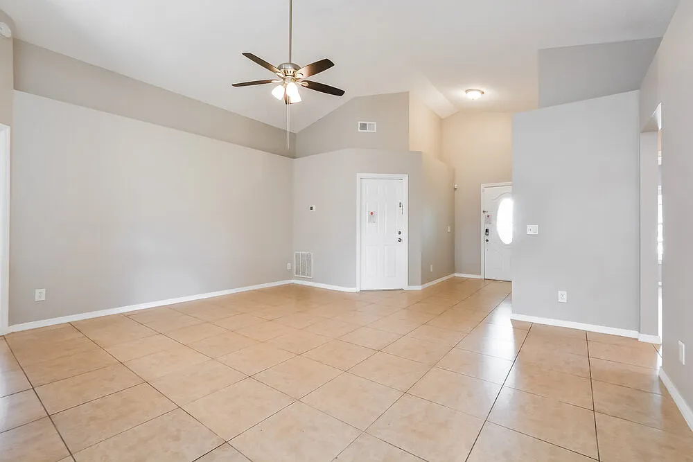 3 bed, 2.0 bath, 1284 sqft, $2,275 — Photo 3