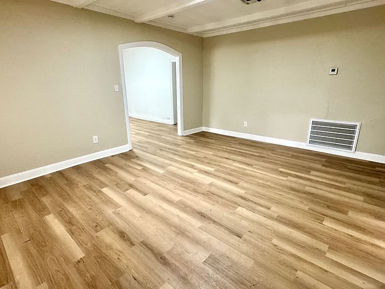 43 Townsend Ave — Photo 3
