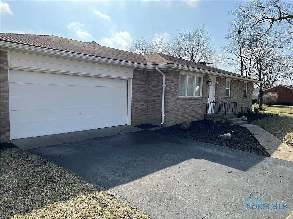 3165 Lambert Dr photo 1
