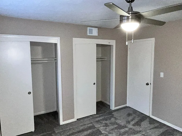 Bristol Square Apartments — Photo 232