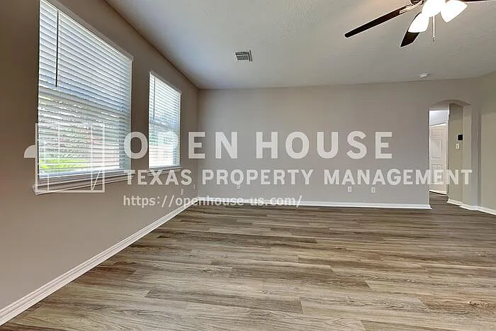4 bed, 2.5 bath, 2591 sqft, $2,450 — Photo 3