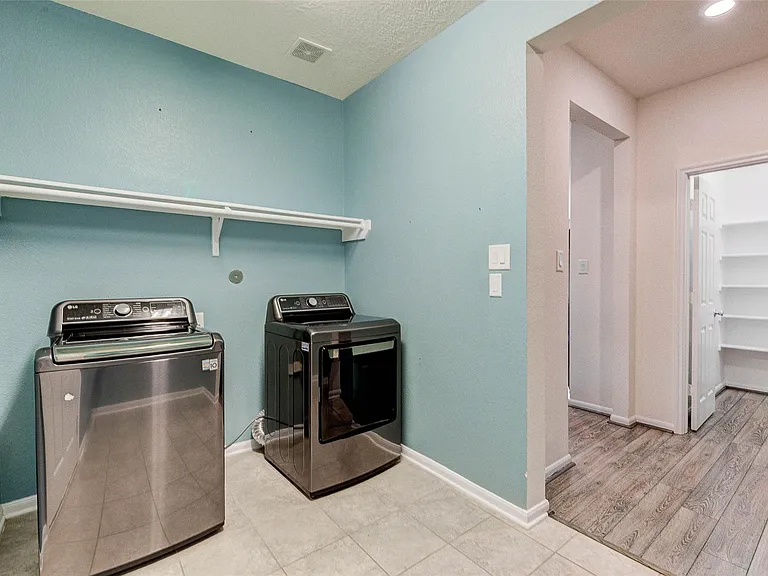 15623 Hanover Breeze Ln — Photo 35