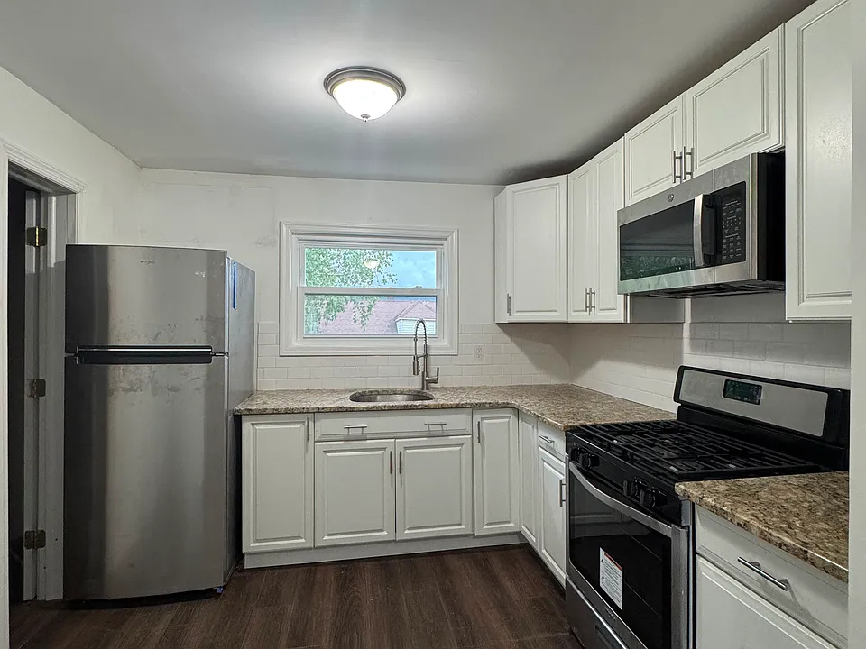 1319 Bryn Mawr St #2