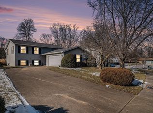 806 Hastings Ter, Valparaiso, IN 46383