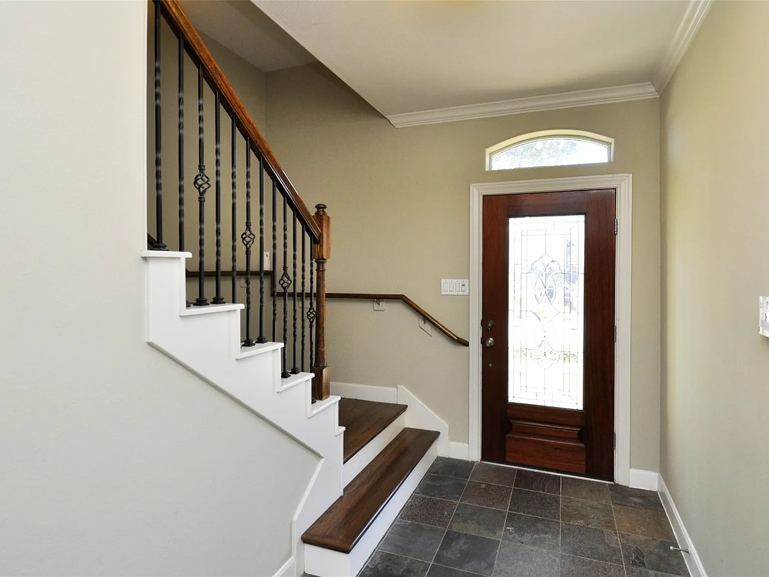 3 bed, 3.5 bath, 2388 sqft, $2,900 — Photo 4