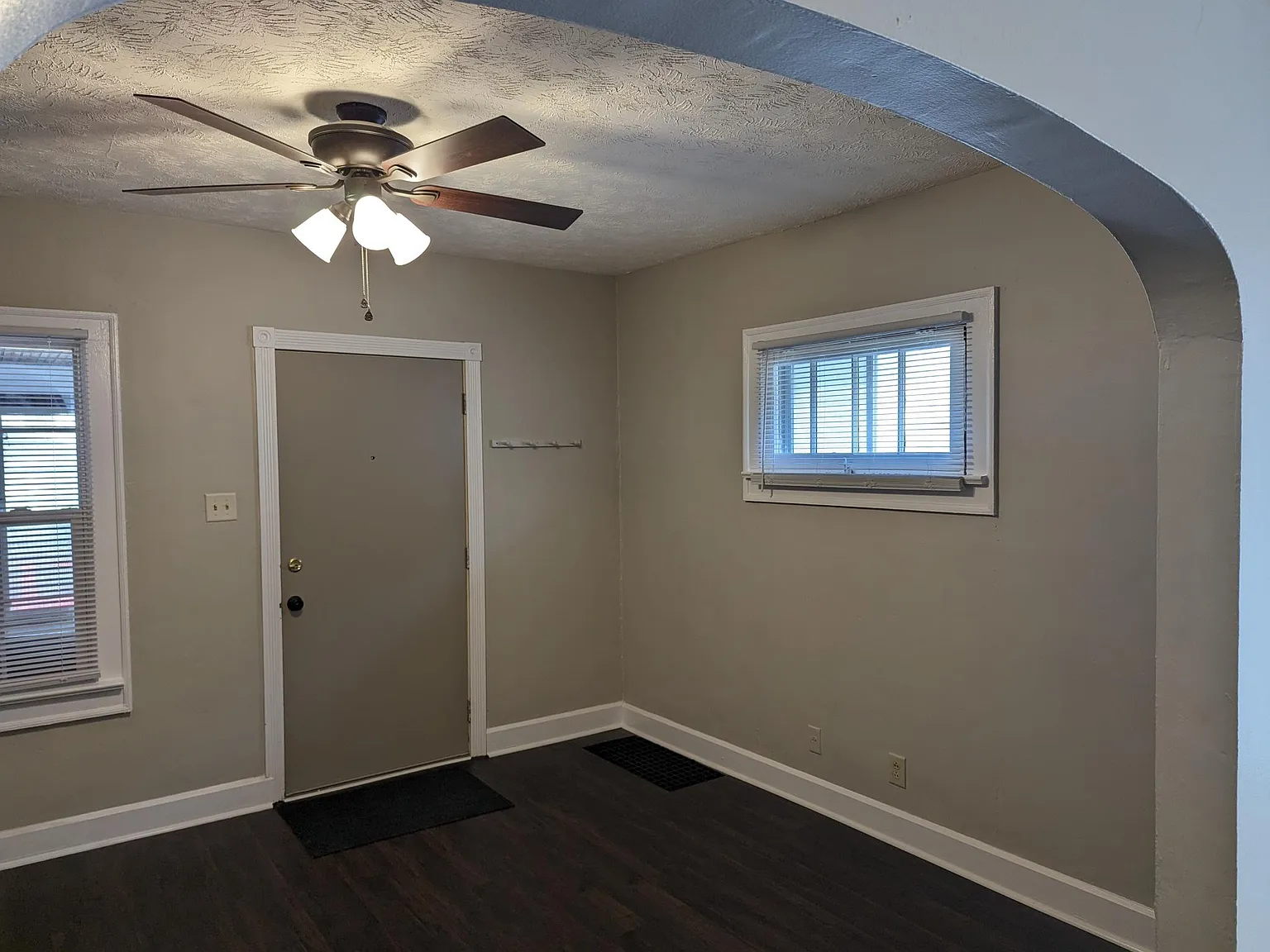 2 bed, 1400 sqft, $1,400 — Photo 2