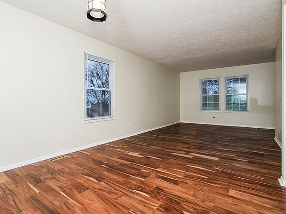 5th image of 110 Stonegate Dr