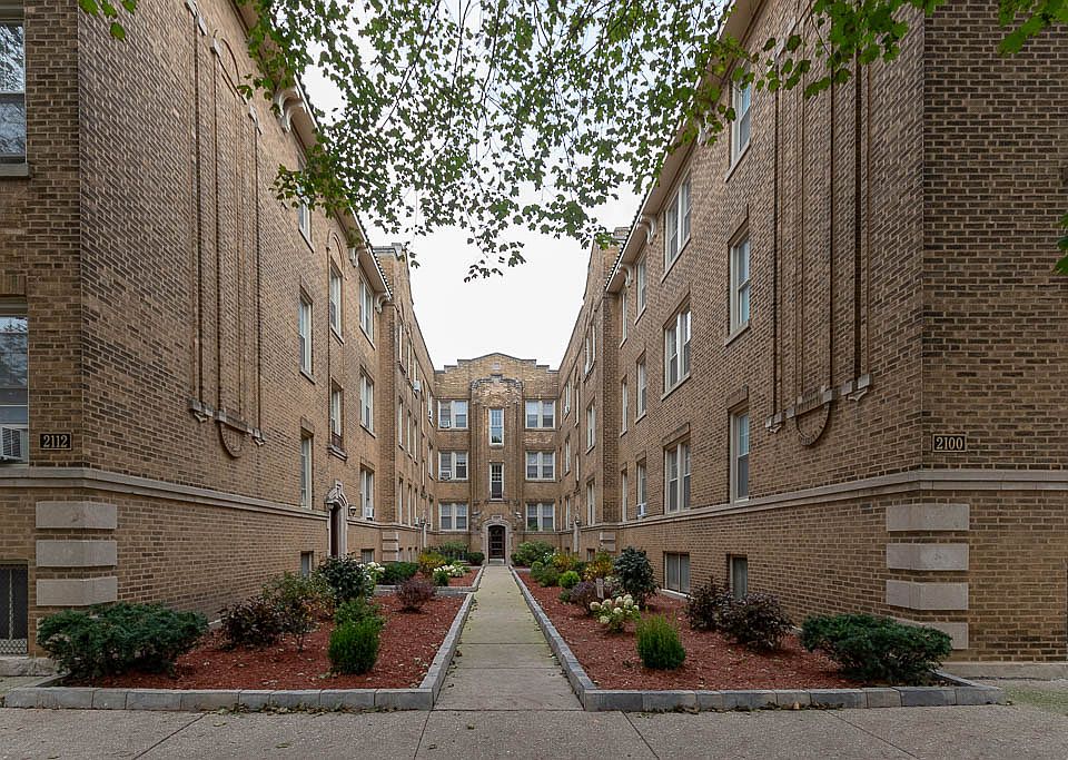 1st image of 2102 W Ainslie St APT 3W